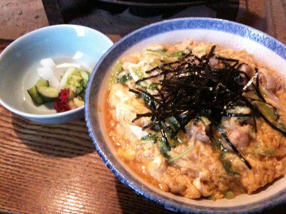 赤坂のすみやき料理はやしで、ランチに「日本一の親子丼」を食べてます