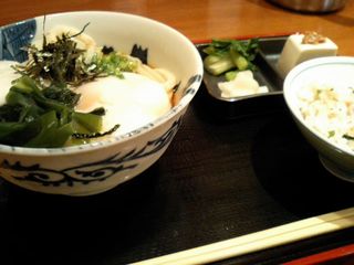 Cold udon noodle with egg and grated yam